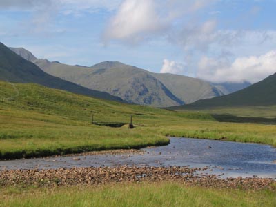 Footbridge v Glen Affric - super počasí