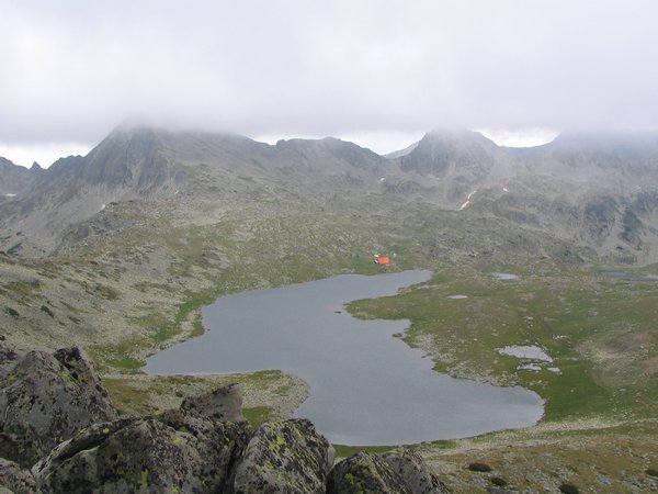 Pohled z Čukaru na Temné jezero