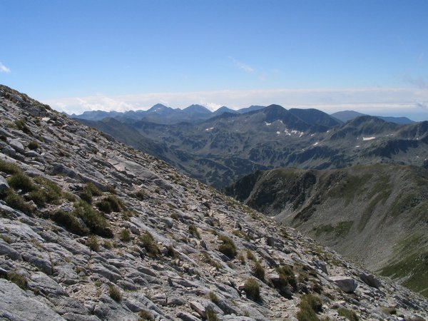 Výhled zpod Vichrenu na Pirin